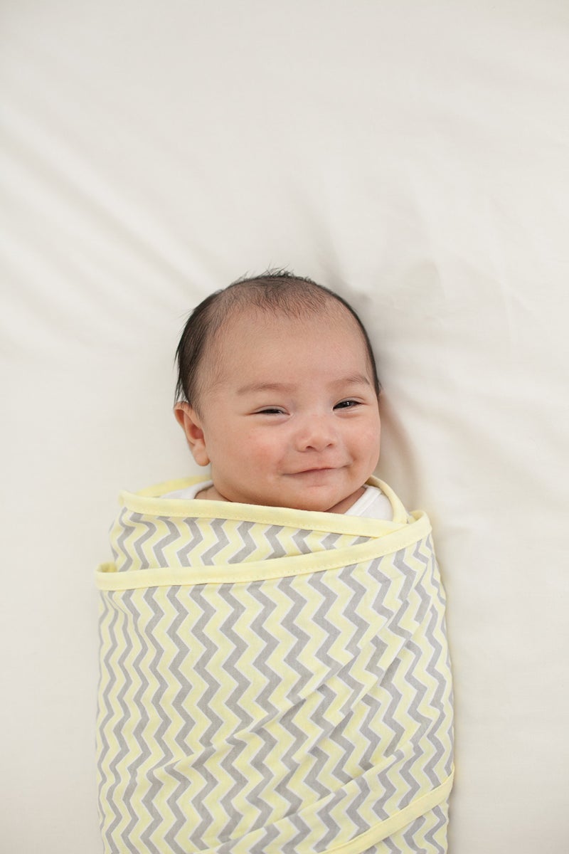 Miracle Blanket بطانية السواحل المعجزة - ساعد مولودك الجديد على النوم لفترة أطول - كيس نوم ناعم وآمن للرضع - بطانية سواحل سهلة الاستخدام لطفل هادئ (بوم مع حواف بنفسجية) - Image 2